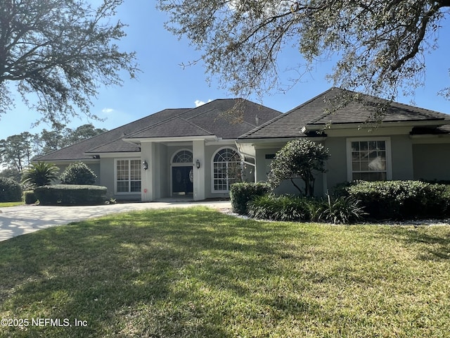 single story home featuring a front yard