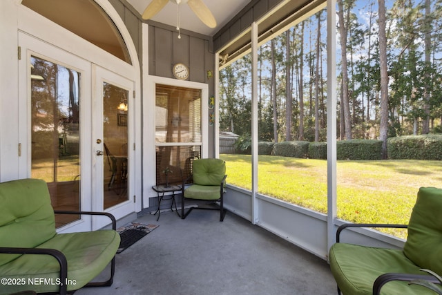 sunroom / solarium featuring ceiling fan