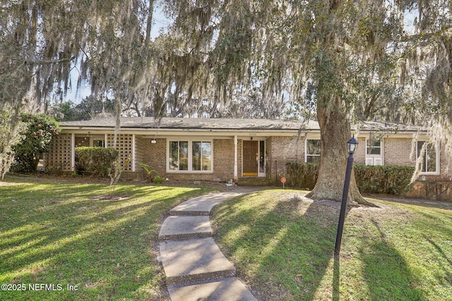 ranch-style house featuring a front lawn