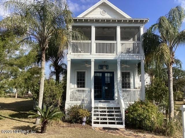 view of front of property with ceiling fan