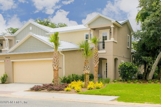 view of front facade featuring a front lawn