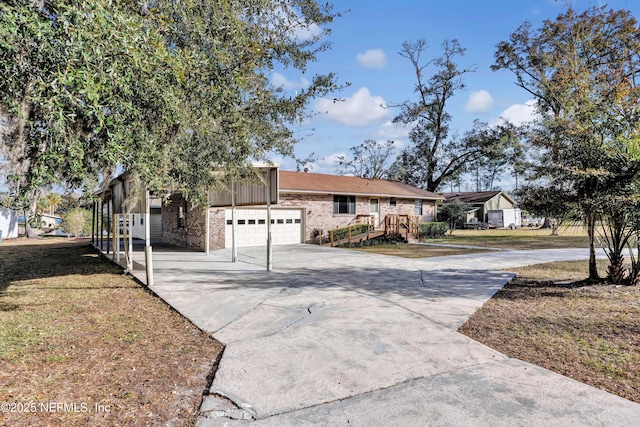 1019 Haynes Ct, Green Cove Springs, FL 32043 - view of front of house with a garage and a front yard
