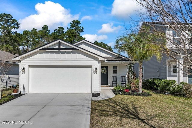 view of front facade featuring a garage, a front lawn, and covered porch