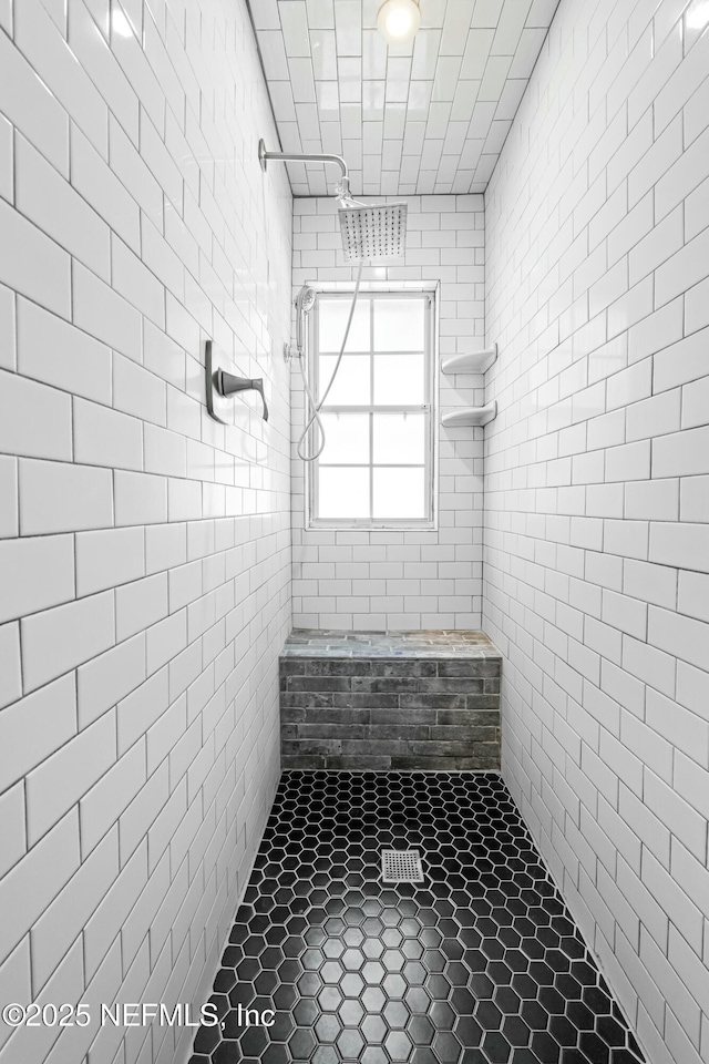 bathroom featuring a tile shower