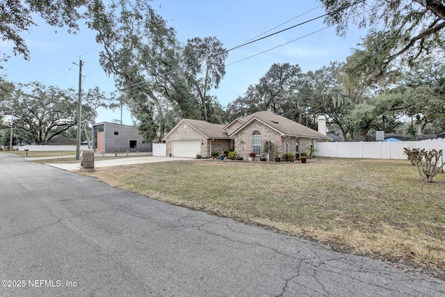 view of front facade featuring a garage and a front yard