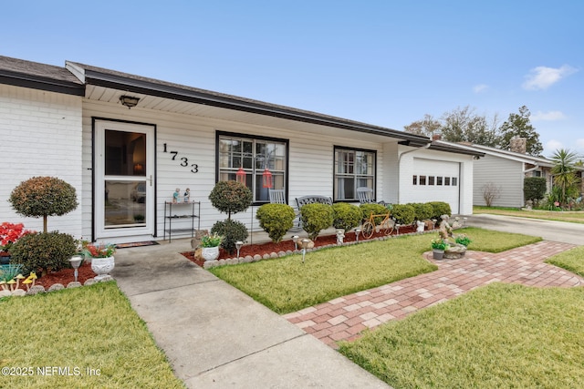 ranch-style house featuring a garage and a front lawn