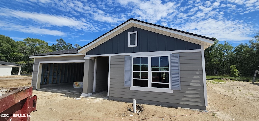 view of front of property