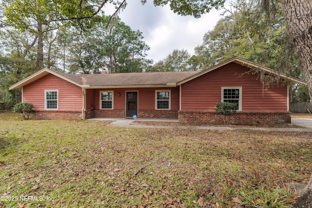 single story home featuring a front yard