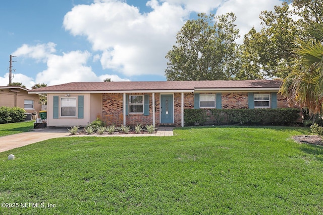 ranch-style house featuring a front lawn and brick siding