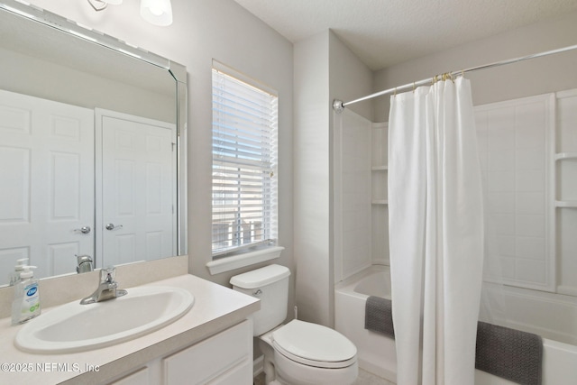 full bathroom featuring shower / bathtub combination with curtain, vanity, and toilet