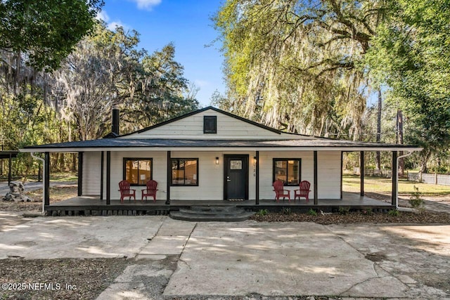 country-style home featuring a porch