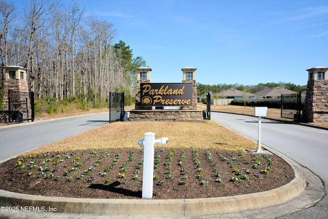 view of community / neighborhood sign