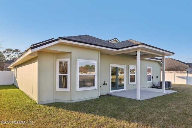 4468 Song Sparrow Dr, Middleburg, FL 32068 - rear view of property featuring a yard and a patio area
