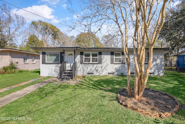 single story home featuring a front lawn