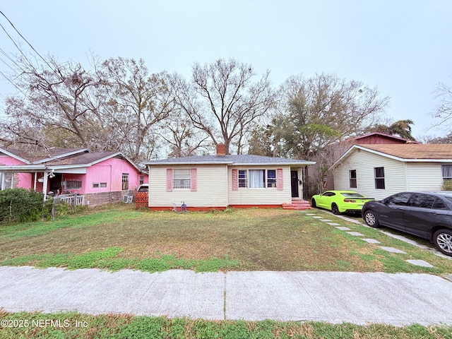 view of front facade with a front yard