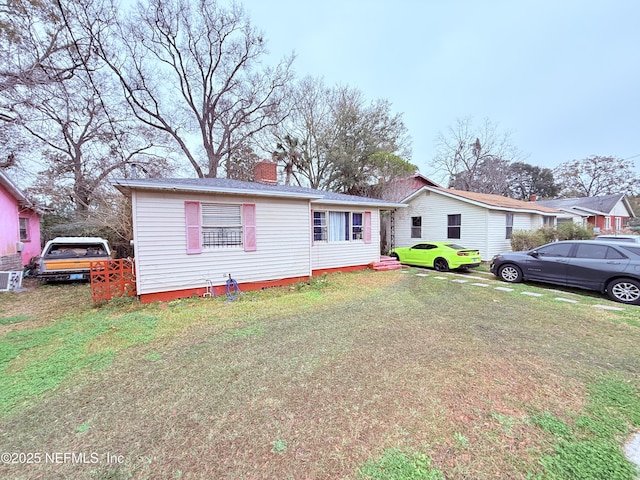 view of front facade with a front yard