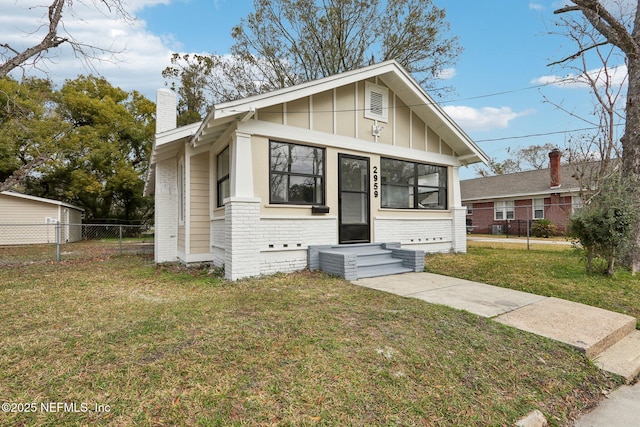 view of front of home with a front lawn