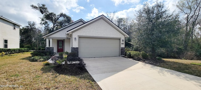 craftsman house featuring a garage and a front lawn