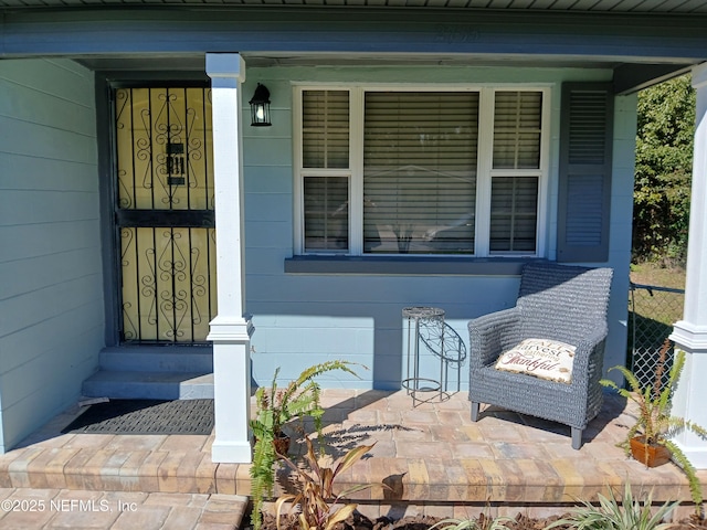 property entrance featuring a porch