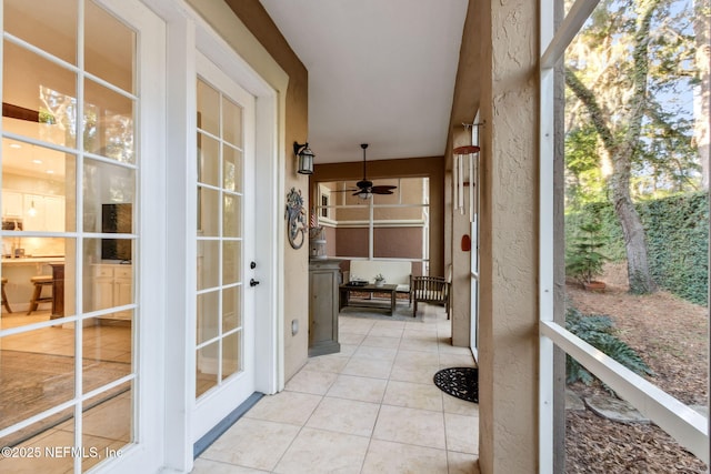 sunroom / solarium featuring a ceiling fan