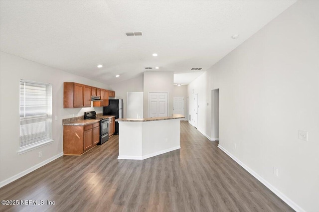 kitchen with lofted ceiling, black electric range, a textured ceiling, dark hardwood / wood-style flooring, and a kitchen island