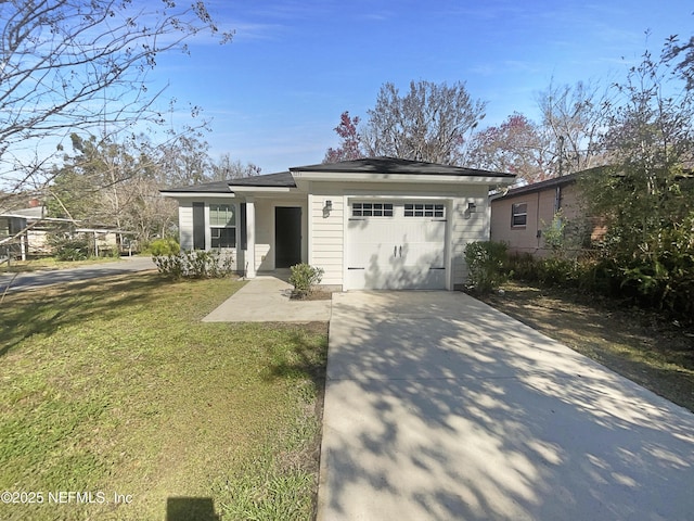 view of front facade featuring a garage and a front yard