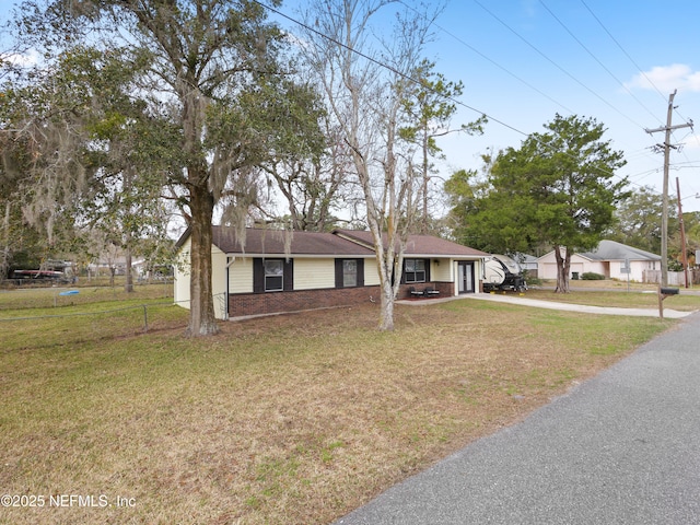 view of front of property with a front lawn