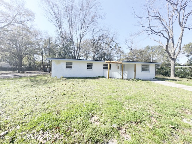 ranch-style home with a front lawn and a porch