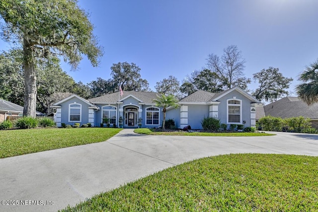 ranch-style house featuring a front yard