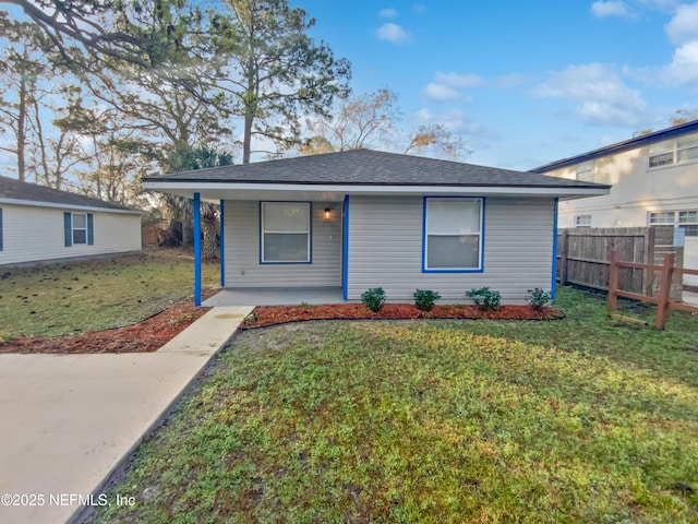 view of front of home featuring a front yard and covered porch