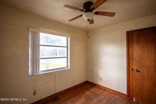 unfurnished room with dark wood-type flooring and ceiling fan