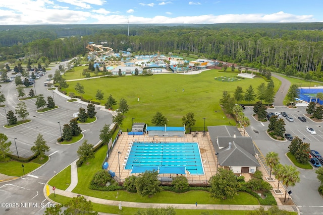 birds eye view of property featuring a wooded view