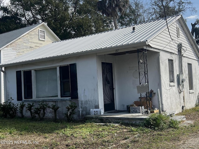 view of front of house featuring a patio area