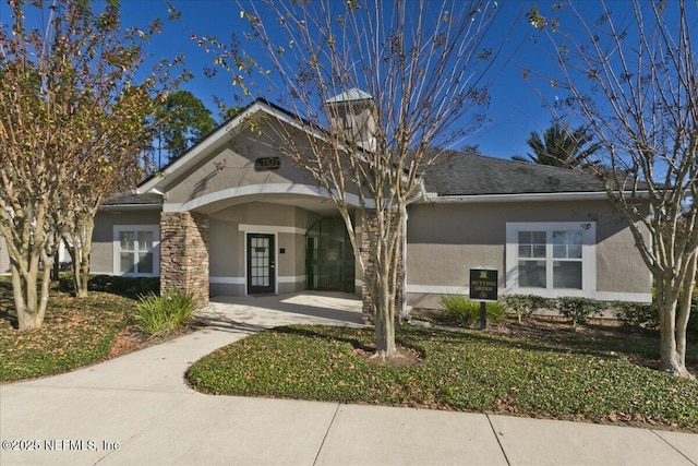 view of front facade with stucco siding