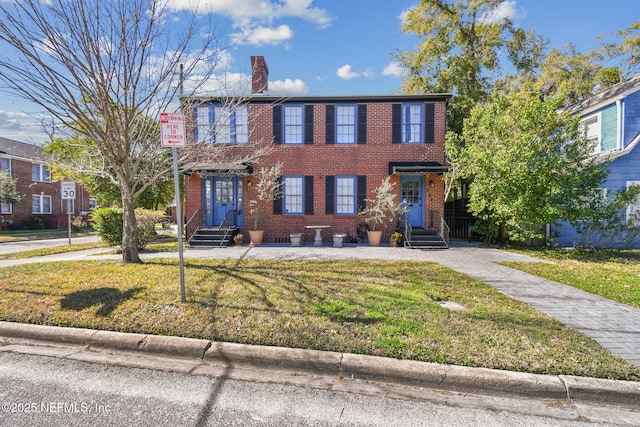 view of front of house with a front lawn