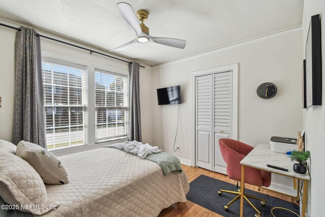 758 Acosta St, Jacksonville, FL 32204 - bedroom featuring light hardwood / wood-style floors, a closet, and ceiling fan