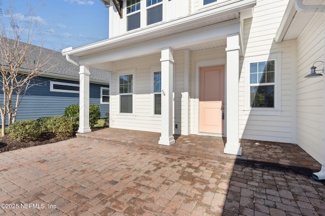 entrance to property featuring covered porch