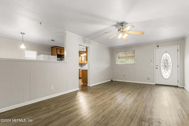 entryway featuring crown molding, dark wood-type flooring, and ceiling fan