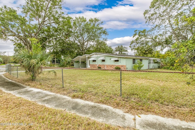 view of front of house featuring a front yard