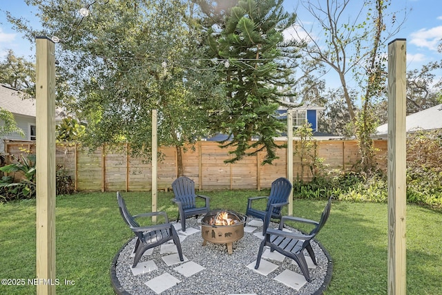 view of yard featuring a fire pit