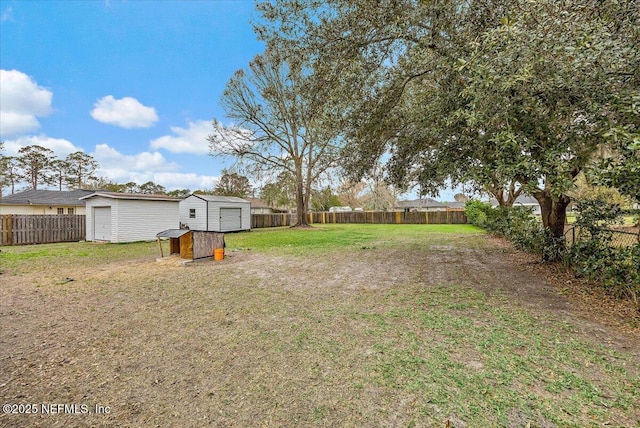 view of yard featuring a storage unit