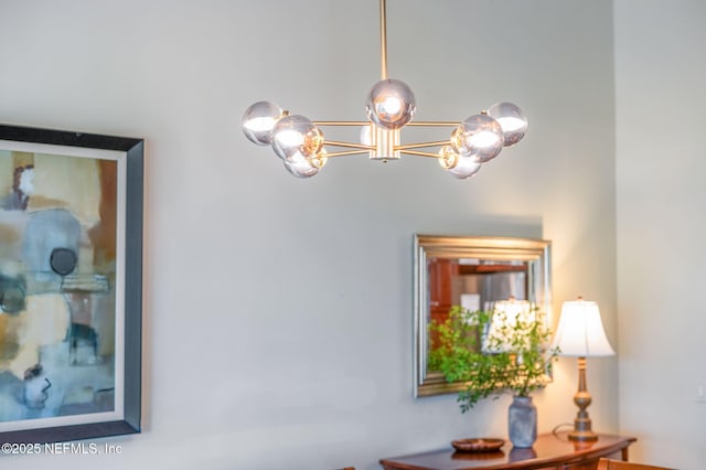 room details featuring a chandelier