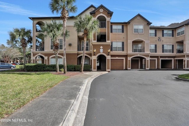 10961 Burnt Mill Rd Unit 425, Jacksonville, FL 32256 - townhome / multi-family property featuring a front lawn