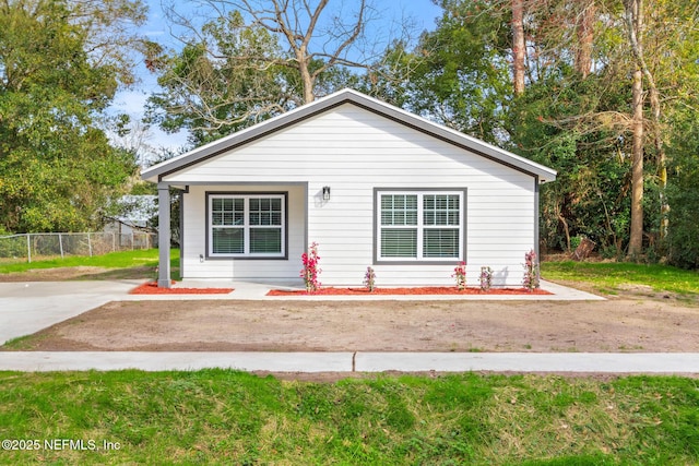 bungalow-style house featuring fence