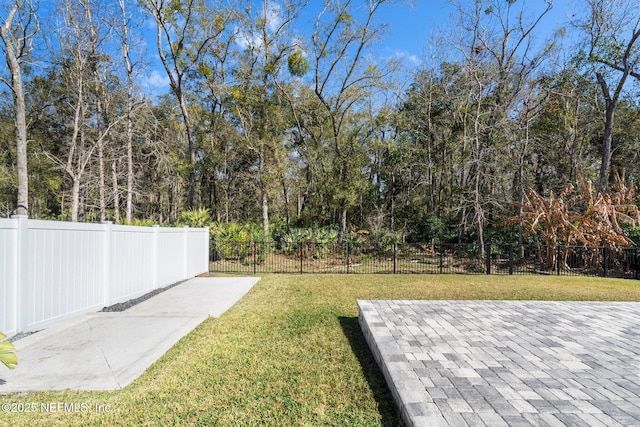 view of yard with a patio