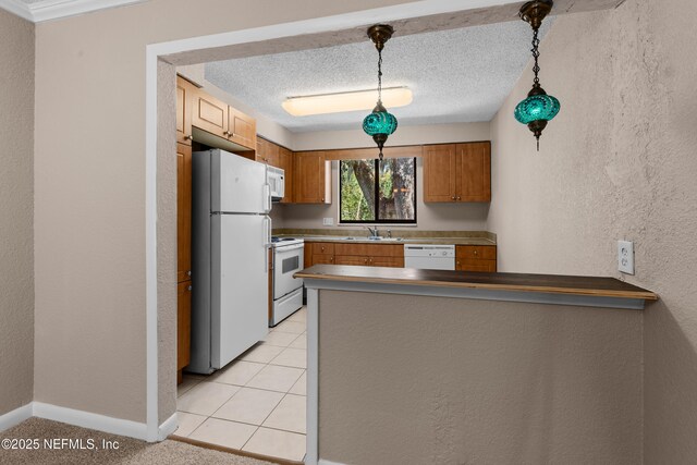 5811 Atlantic Blvd Unit 44, Jacksonville, FL 32207 - kitchen with white appliances, decorative light fixtures, sink, and a textured ceiling