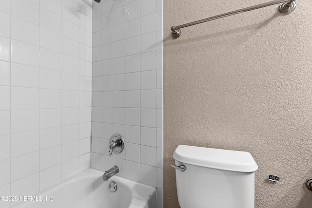 5811 Atlantic Blvd Unit 44, Jacksonville, FL 32207 - bathroom with toilet and tiled shower / bath