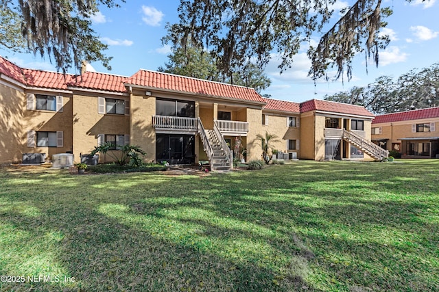5811 Atlantic Blvd Unit 44, Jacksonville, FL 32207 - back of property featuring cooling unit and a lawn