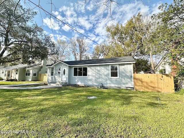 view of front facade with a front yard