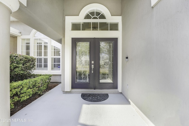 property entrance featuring stucco siding